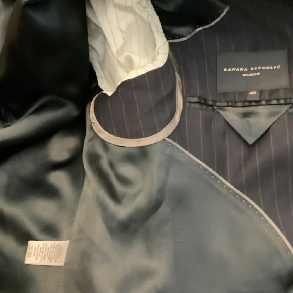 Banana Republic Modern Fit three button wool Blazer navy blue pinstripe wool 40R